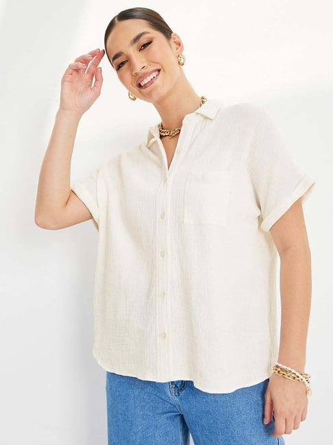 styli off-white cotton regular fit extended shoulder shirt