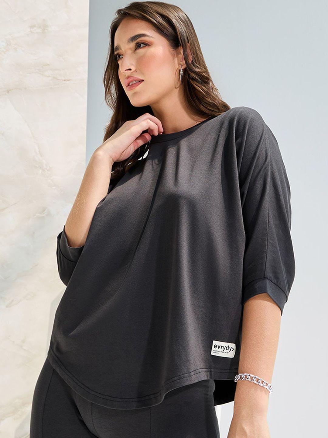 styli round neck t-shirt with leggings