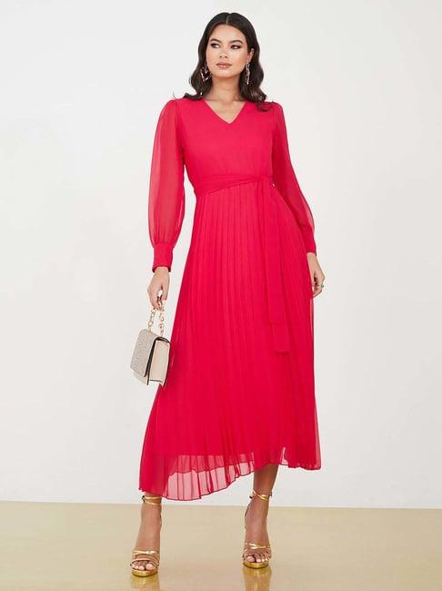 styli v neck pleated maxi dress with tie belt