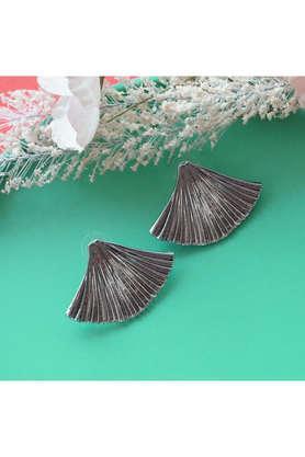 stylish silver leaf stud earrings