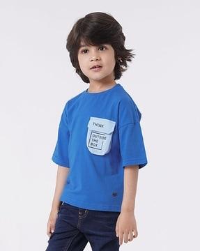 sustainable crew-neck t-shirt with printed flap pocket