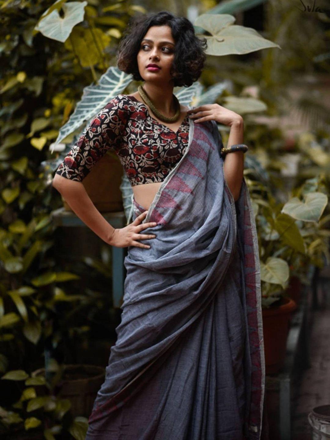suta women black & red printed cotton saree blouse