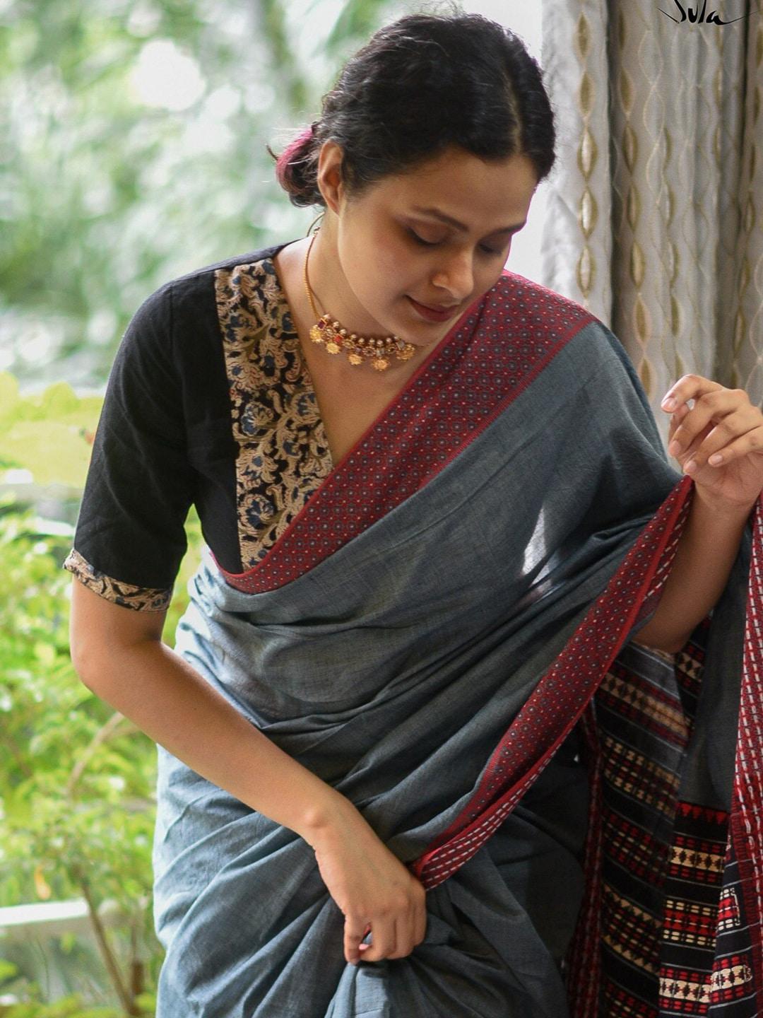 suta women black printed paneled v-neck saree blouse