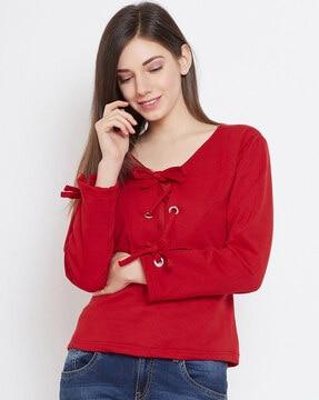 sweatshirt with criss-cross neckline