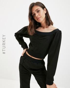 sweatshirt with cuffed sleeves