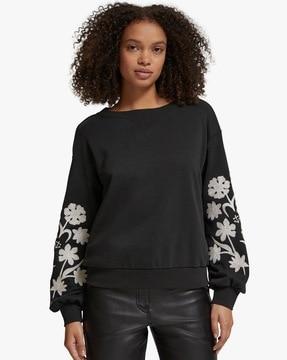 sweatshirt with embroidered sleeves