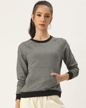 sweatshirt with kangaroo pockets