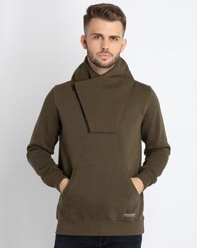 sweatshirt with kangaroo pockets