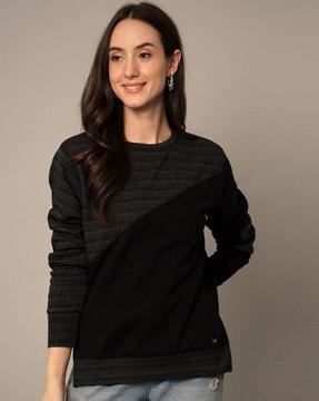 sweatshirt with raglan sleeves