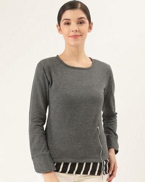 sweatshirt with zipper detail