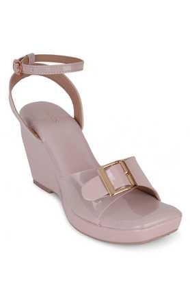 synthetic buckle women's party wear sandals - pink