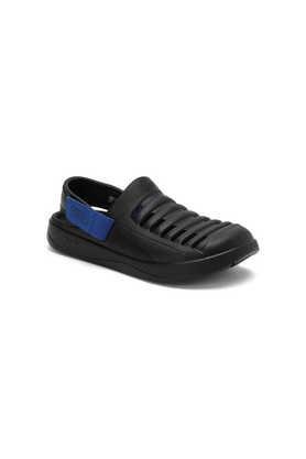 synthetic low tops button boys sandals - black
