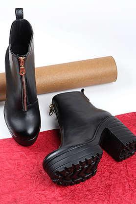 synthetic slipon girls casual boots - black