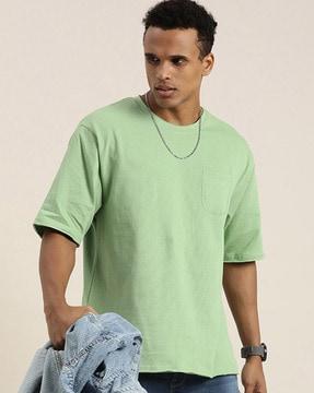 t-shirt with round neck