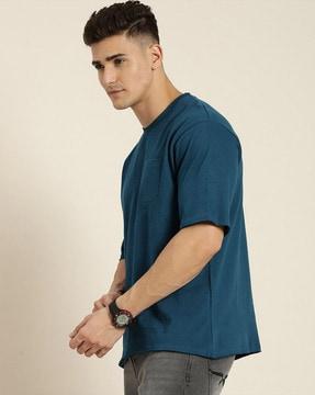 t-shirt with round neck