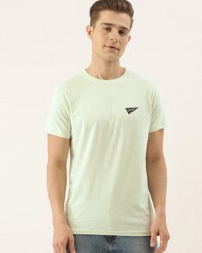 t-shirt with short sleeves