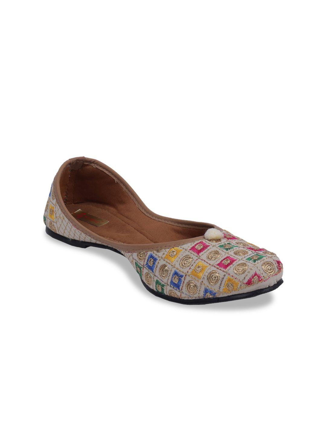 ta chic women ethnic embroidered  slip-on mojaris