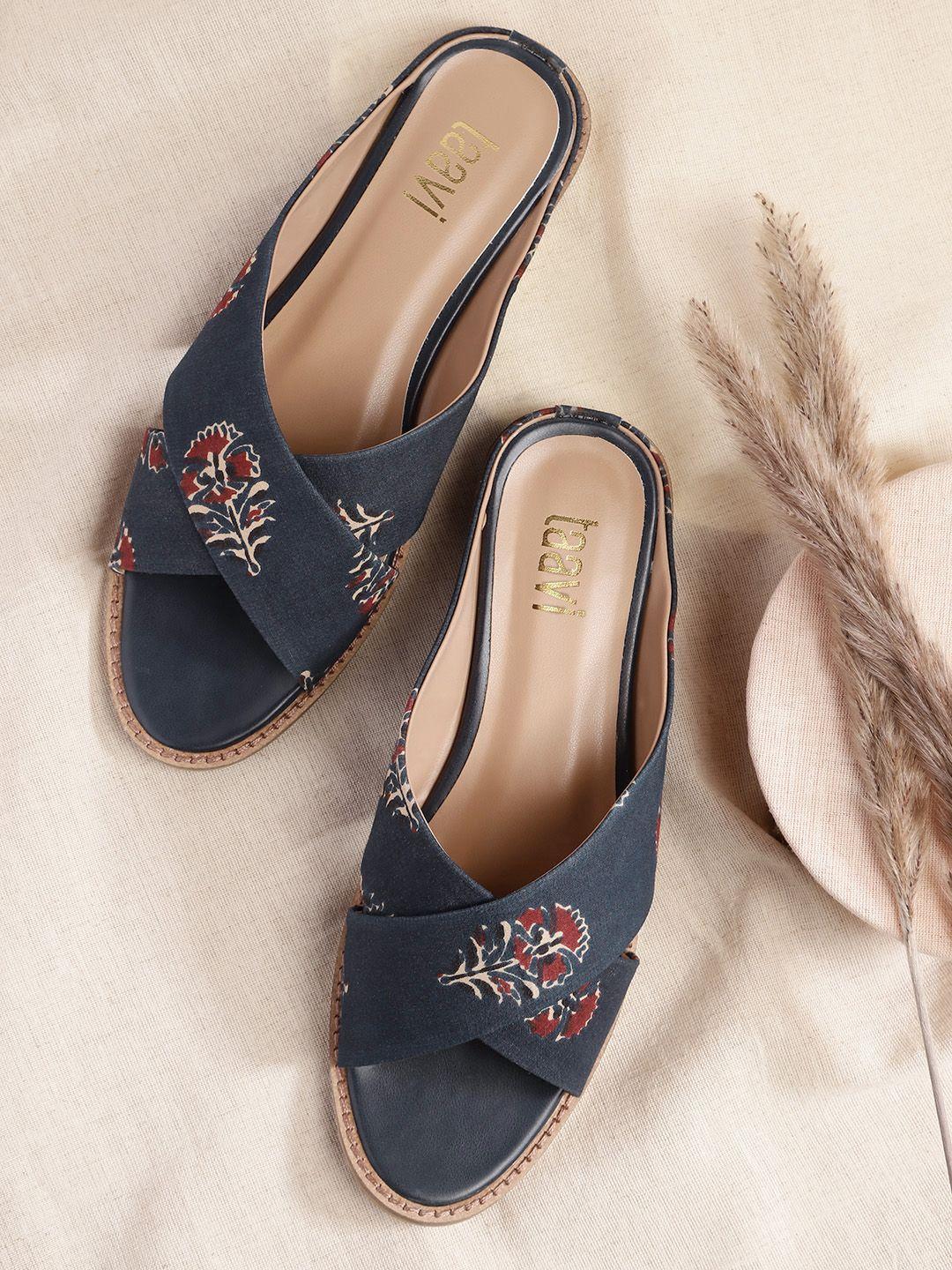taavi women navy blue & maroon ethnic motifs printed criss-cross open toe flats