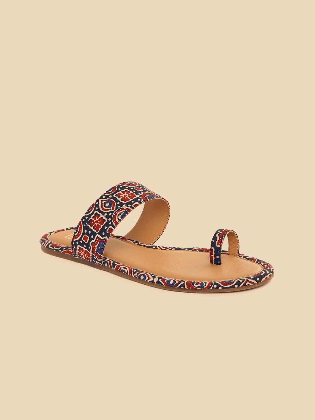 taavi women navy blue & red printed ethnic one toe flats