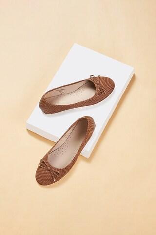 tan textured casual women ballerinas