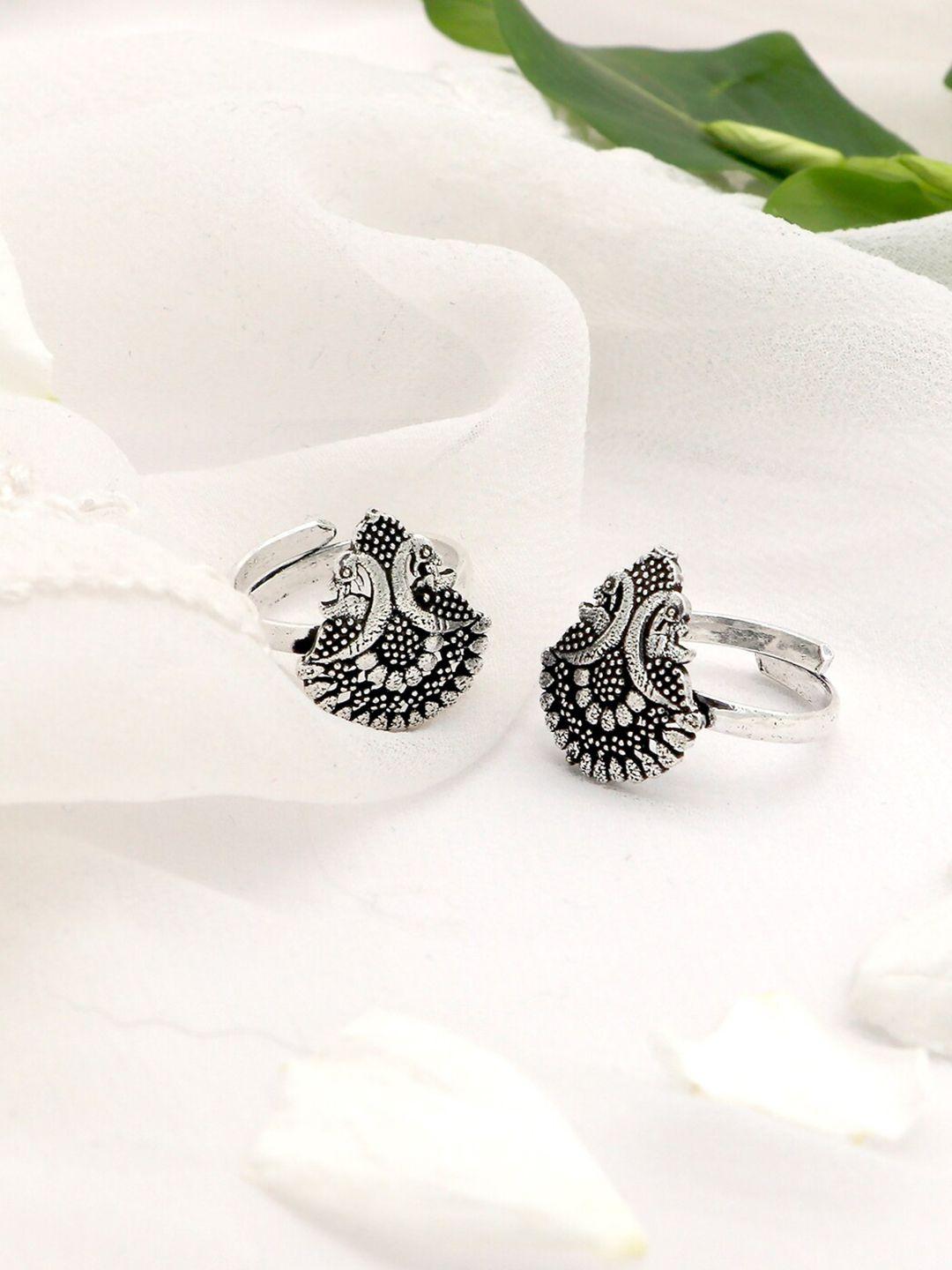 teejh set of 2 oxidised silver-toned & black kshtriya peacock toe rings