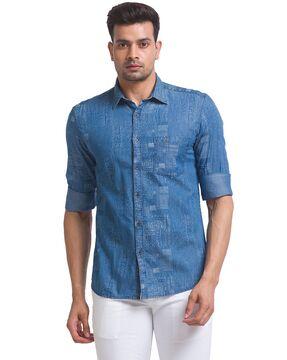 textrured slim fit shirt with patch pocket