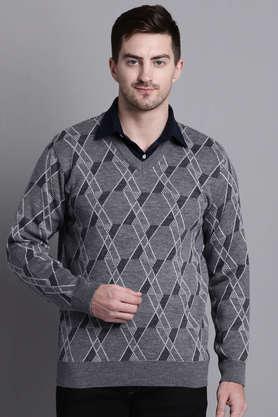 textured acrylic v-neck men's pullover - cement grey