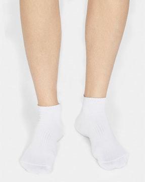 textured ankle-length everyday socks