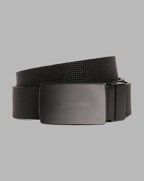 textured belt with logo branded buckle