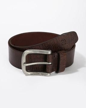 textured-leather-belt-with-buckle-closure