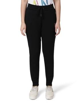 textured mid-rise trousers