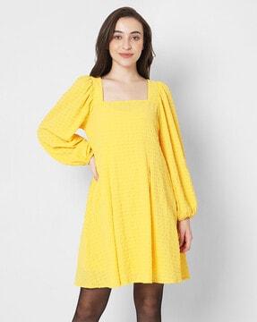 textured a-line dress with puff-sleeves