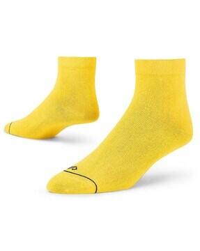 textured ankle-length socks