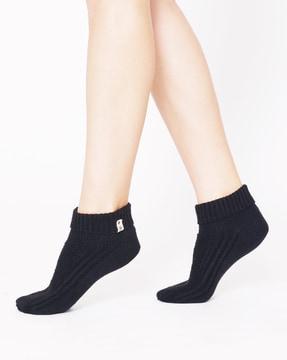 textured ankle-length socks