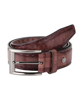 textured belt with buckle closure