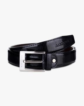 textured belt with buckle closure