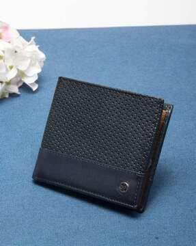 textured bi-fold wallet with pinmount logo
