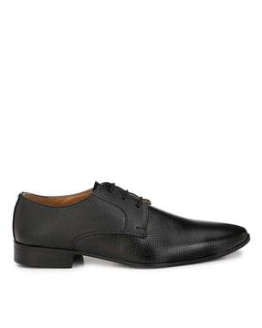 textured formal lace-up shoes
