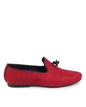 textured formal slip-on shoes with tassels