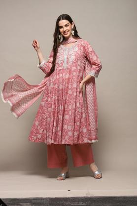 textured full length cotton woven women's kurta set - pink