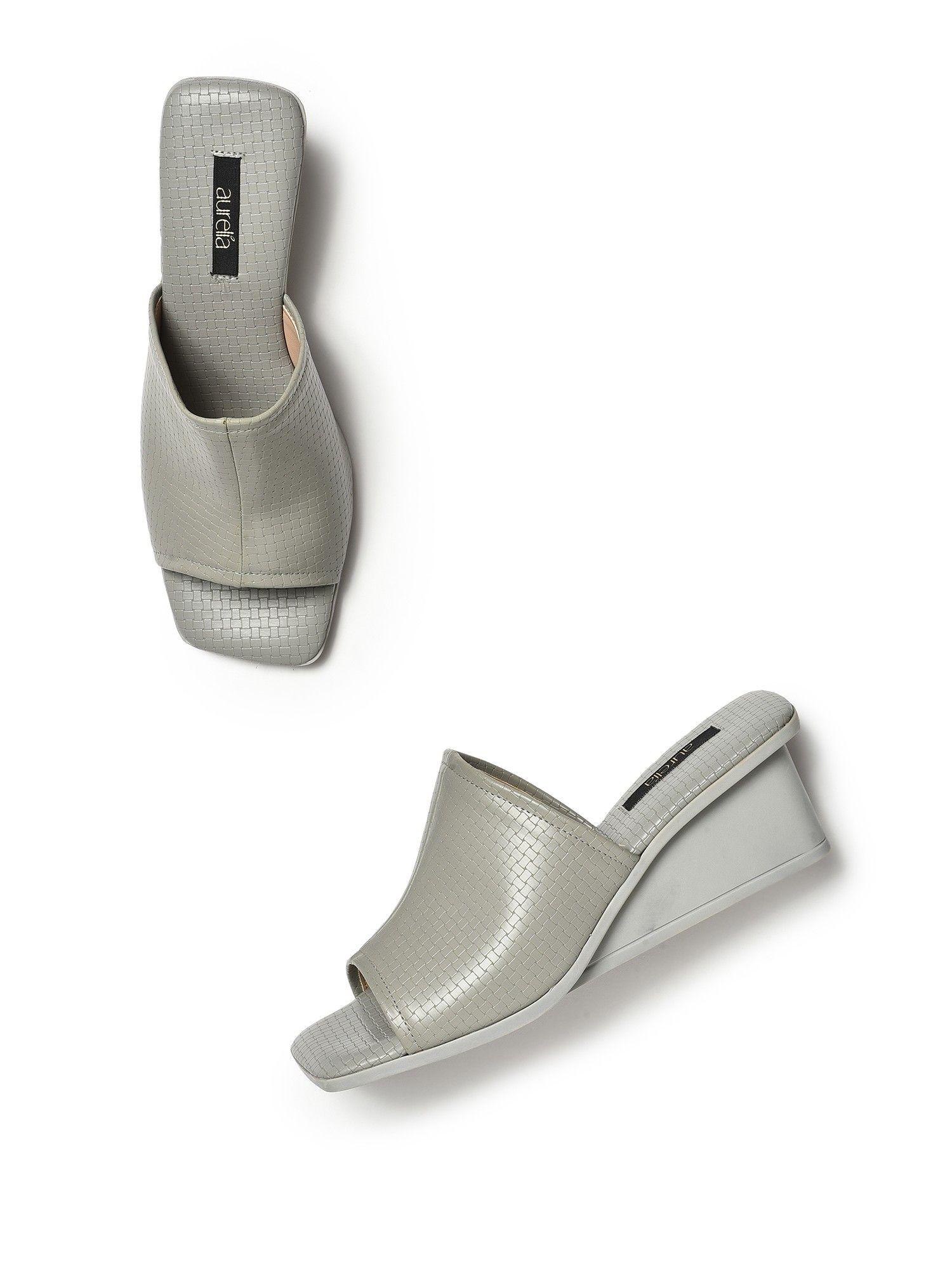 textured grey square wedge