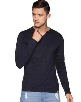 textured henley neck t-shirt