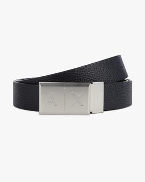 textured leather belt with metal logo buckle