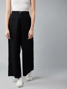 textured lightweight pant with relaxed fit