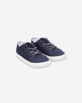 textured low-top lace-up casual shoes