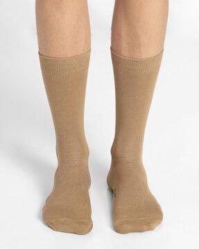 textured mid-calf length socks