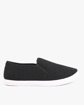 textured plimsolls with elasticated gusset