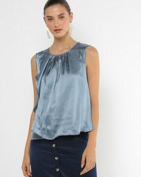 textured round-neck top with front pleats