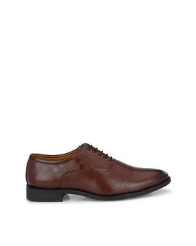 textured round-toe lace-up oxfords