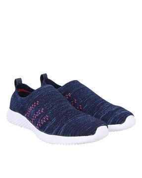textured round toe sports shoes